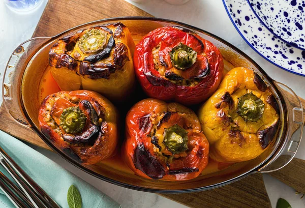 taze pişmiş biber mercimek ve pirinç ile dolması, bir bardak 