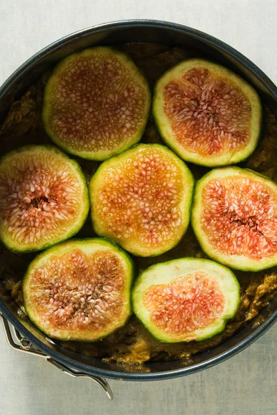 Raw Cake Figs Baking Dish Ready Baked Oven — Stock Photo, Image