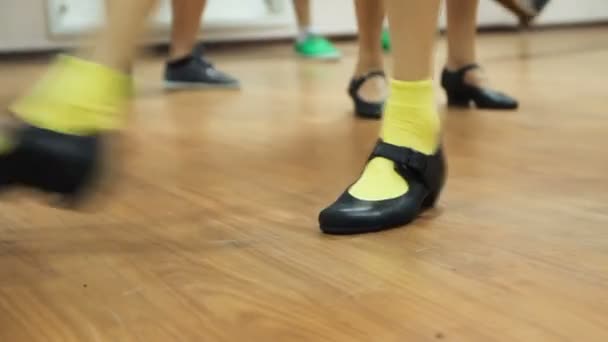 Looped video of dancing legs close-up. Girl dancing charleston. Swing dance practice. — Stock Video