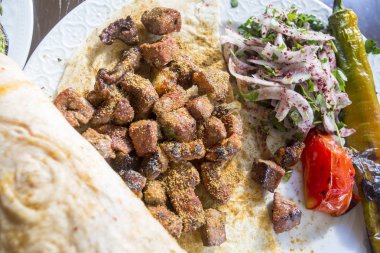 Sebzeli ızgara domuz.