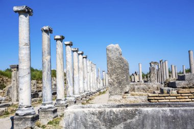 Gündüz vakti antik şehrin kalıntıları.