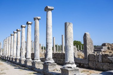 Gündüz vakti antik şehrin kalıntıları.