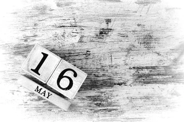 Деревянный Календарь Датой Мая — стоковое фото