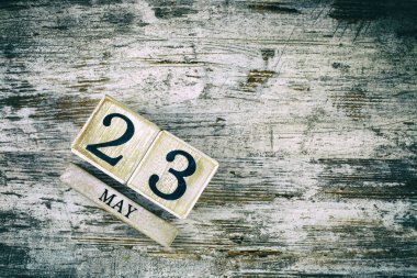 Tahta takvim, tarih 23 Mayıs.