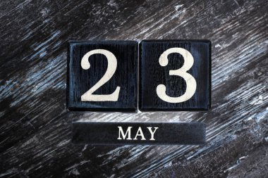 Tahta takvim, tarih 23 Mayıs.