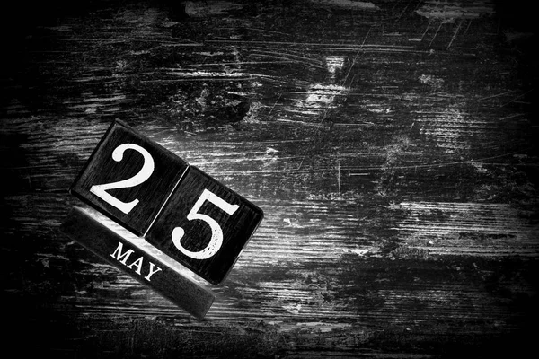 日期为25岁的木制日历 — 图库照片