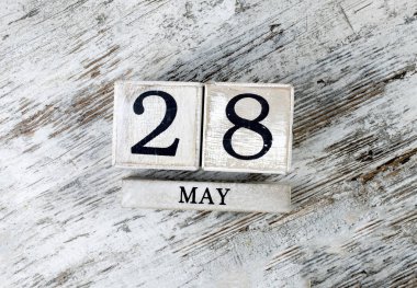 28 Mayıs tarihli ahşap takvim