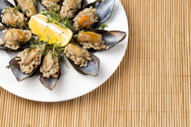 doldurulmuş midye, midye dolma Akdeniz mutfağı