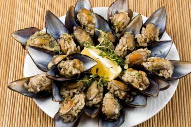 doldurulmuş midye, midye dolma Akdeniz mutfağı