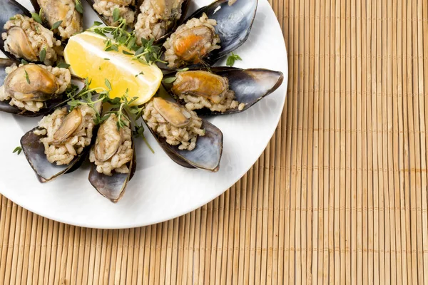 doldurulmuş midye, midye dolma Akdeniz mutfağı