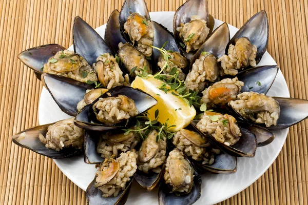 doldurulmuş midye, midye dolma Akdeniz mutfağı