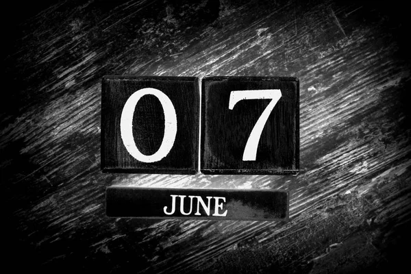 日期为6月7日的木制日历 — 图库照片
