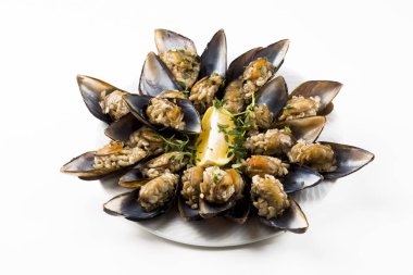 Midye dolması; midye dolma