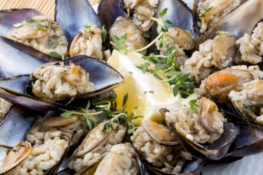 Midye dolması; midye dolma