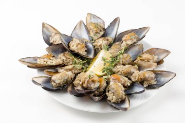 Midye dolması; midye dolma