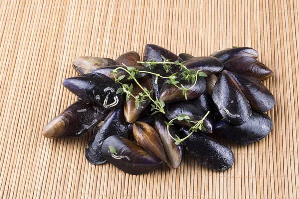 Midye dolması; midye dolma