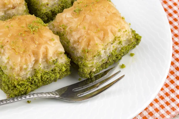 Geleneksel Türk tatlı; Baklava