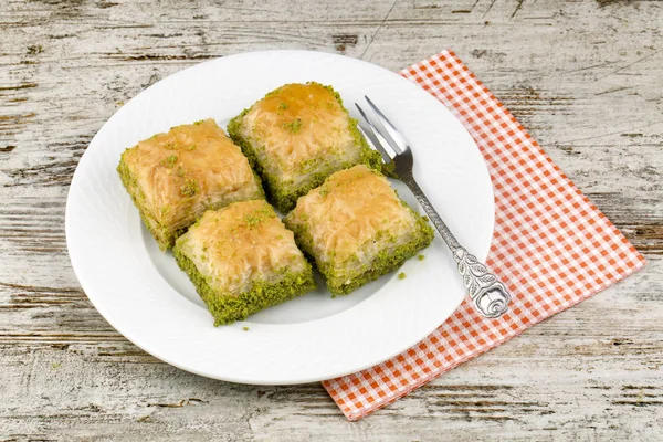 Geleneksel Türk tatlı; Baklava