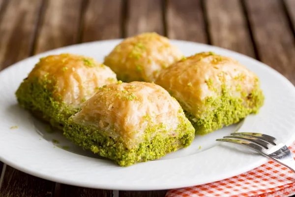 Geleneksel Türk tatlıları; Baklava