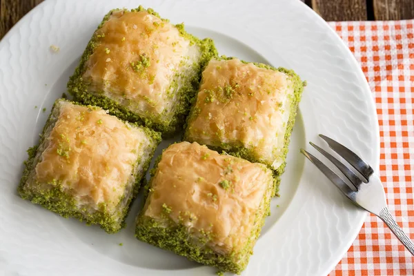 Geleneksel Türk tatlıları; Baklava