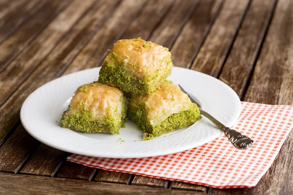 Geleneksel Türk tatlıları; Baklava