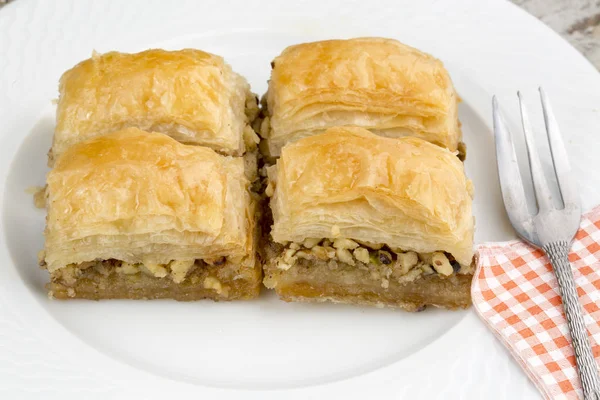 Geleneksel Türk tatlıları; Baklava