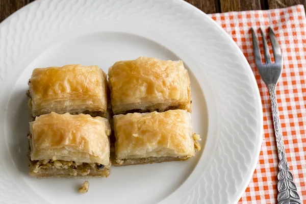 Geleneksel Türk tatlıları; Baklava