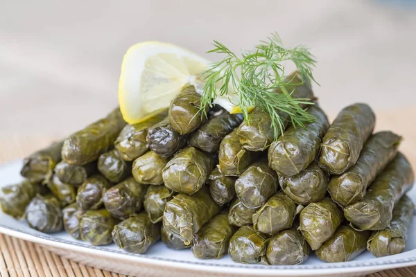 Geleneksel Türk yemekleri; Dolma yaprak (yaprak sarma / dolma)