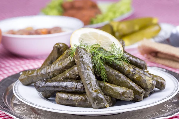Geleneksel Türk yemekleri; Dolma yaprak (yaprak sarma / dolma)