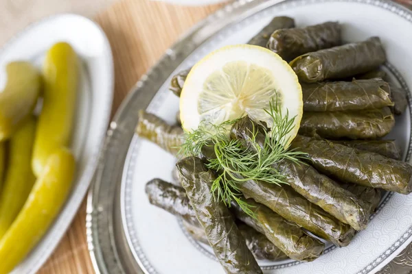 Geleneksel Türk yemekleri; Dolma yaprak (yaprak sarma / dolma)