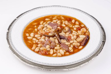 Sıcak bir domates soslu Türk fasulye güveç yemek; Kuru Fasulye.