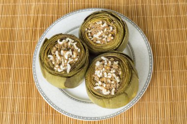 Türk yemekleri; Enginar dolması (karidesli dolma)