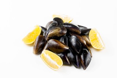 Doldurulmuş midye (midye dolma)