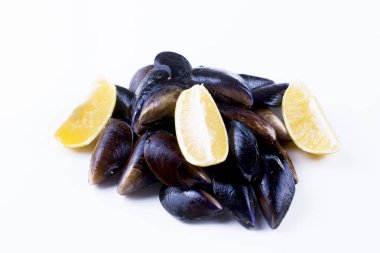 Doldurulmuş midye (midye dolma)