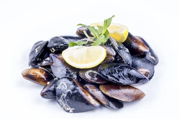 Doldurulmuş midye (midye dolma)