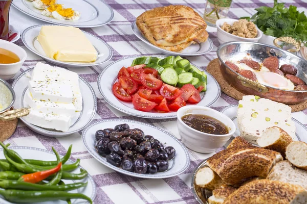 伝統的なおいしいトルコの朝食 — ストック写真
