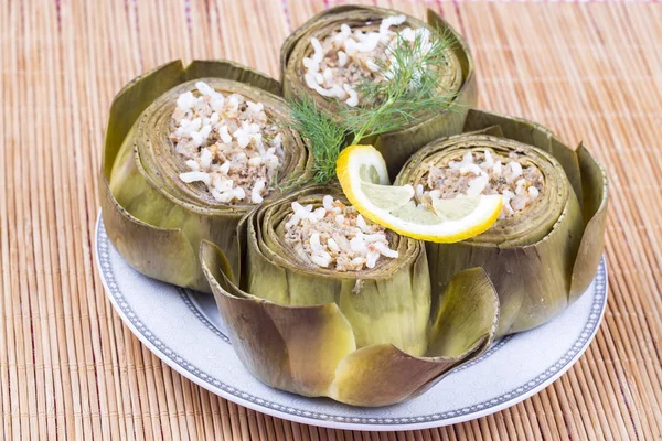 Türk yemekleri; Enginar dolması (karidesli dolma)