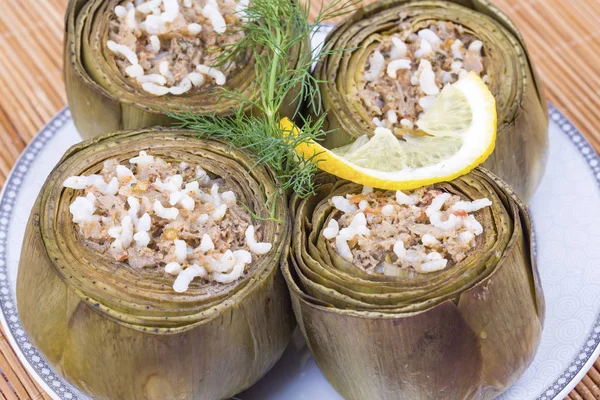 Türk yemekleri; Enginar dolması (karidesli dolma)