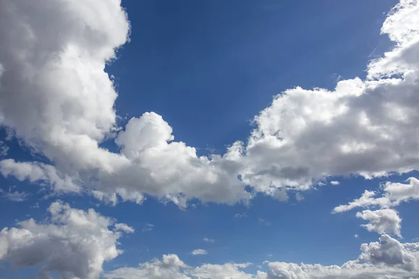 Blauer Himmel Und Wolken — Stockfoto