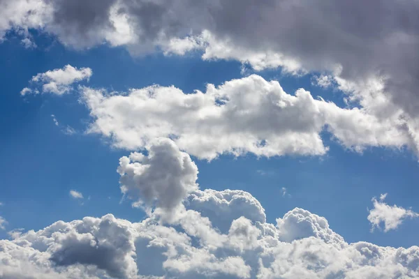 Blauer Himmel Und Wolken — Stockfoto