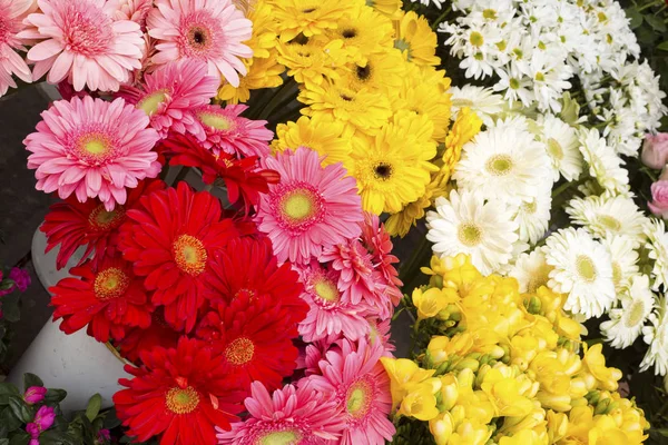 Renkli çiçek pazarı