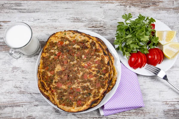 Türk Yemekleri Pide Lahmacun — Stok fotoğraf