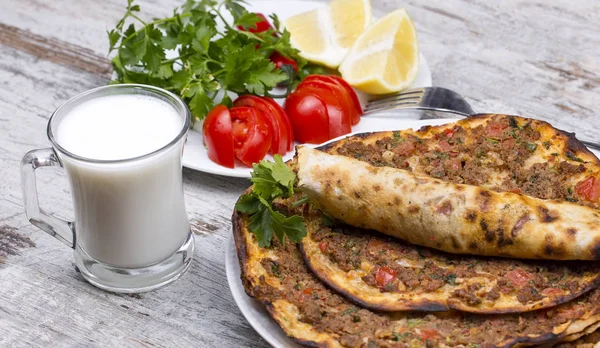 Turkse Levensmiddelen Worden Gebruikt Turkse Pizza Lahmacun — Stockfoto