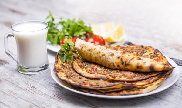 Turkse Levensmiddelen Worden Gebruikt Turkse Pizza Lahmacun — Stockfoto