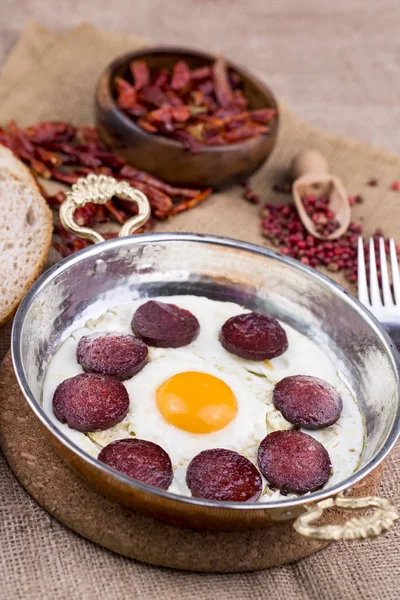 Lida Yumurta (Türk sosis ve sahanda yumurta)