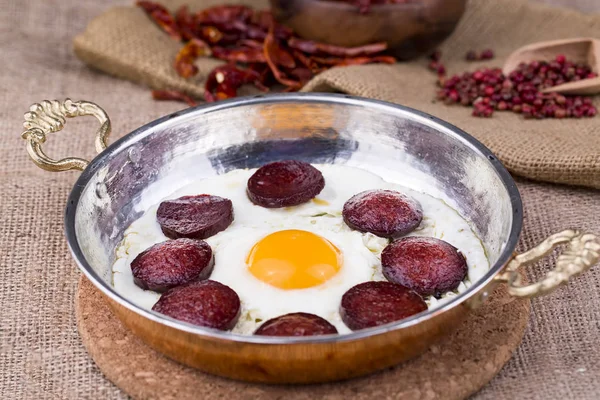 Lida Yumurta (Türk sosis ve sahanda yumurta)