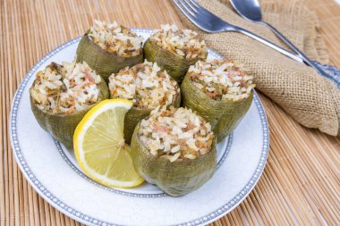 Geleneksel Türk yemekleri; Dolma biber (biber tarifi)