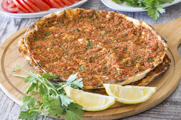 Турецкая Кухня Турецкая Пицца Lahmacun — стоковое фото