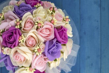 Güzel bir buket çiçek.