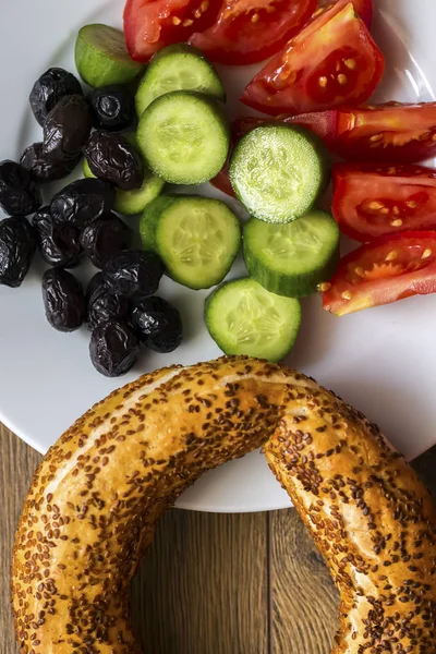 Fresh Vegetables Plate Bagel Bread — стоковое фото